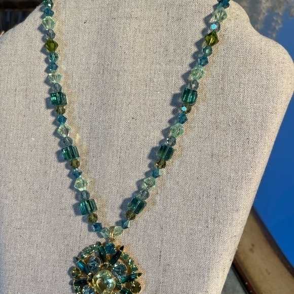 Stunning green blue gold bead statement necklace, adjustable. Nordstrom elegance - Picture 6 of 9